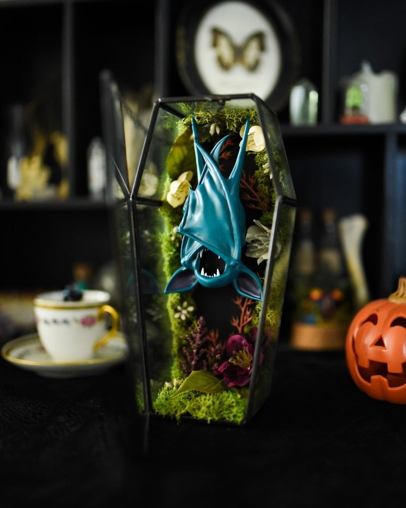 Zubat Coffin Terrarium
Zubat gets a coffin terrarium too, built by the same handmade oddities shop. It finally found somewhere to hang out that isn't directly in my face.