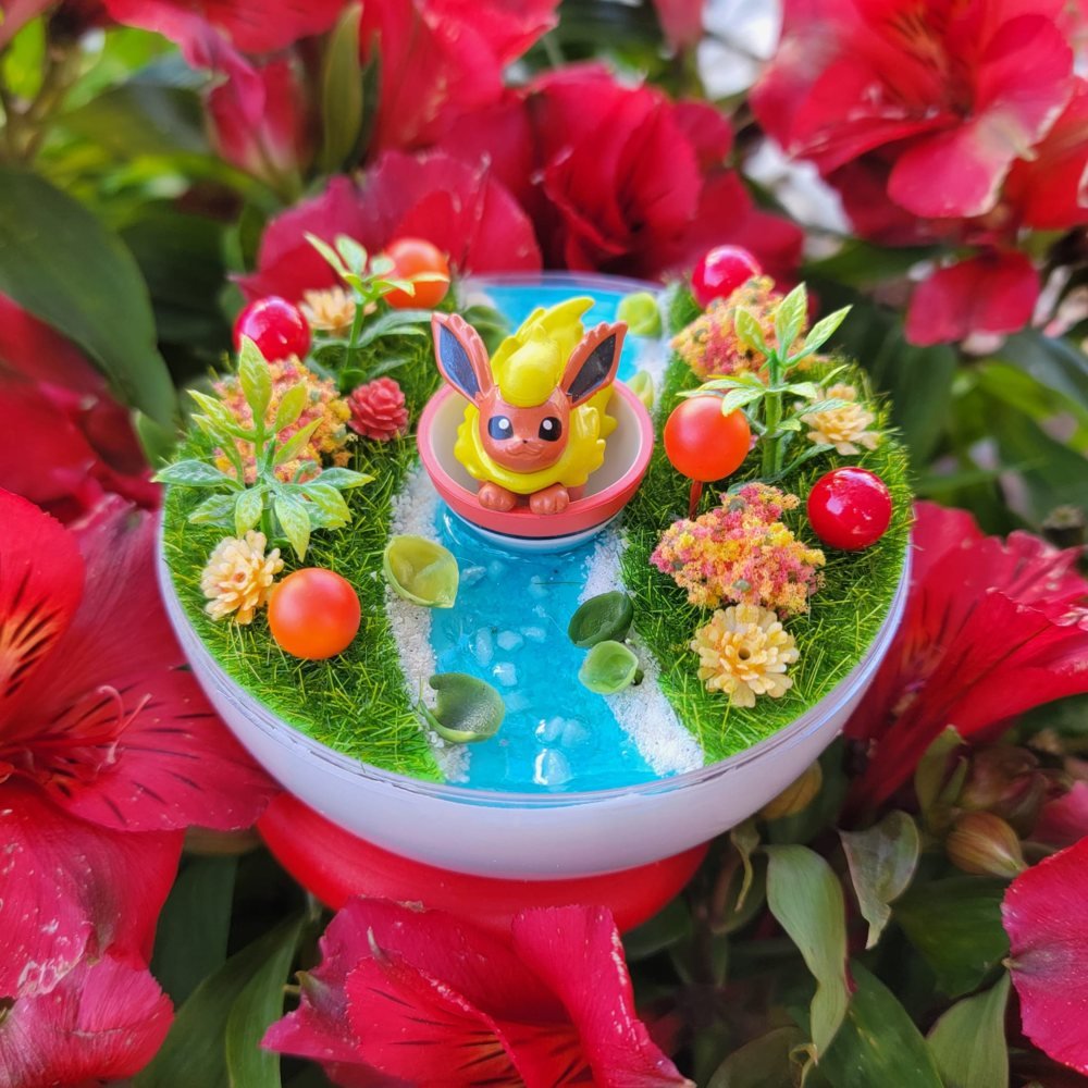 Flareon River Terrarium

Flareon gets a river landscape too. It looks lovely, although I suspect Flareon requested a warmer room.